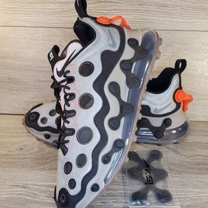 ISPA Air Max 720

Metallic Silver Size 11